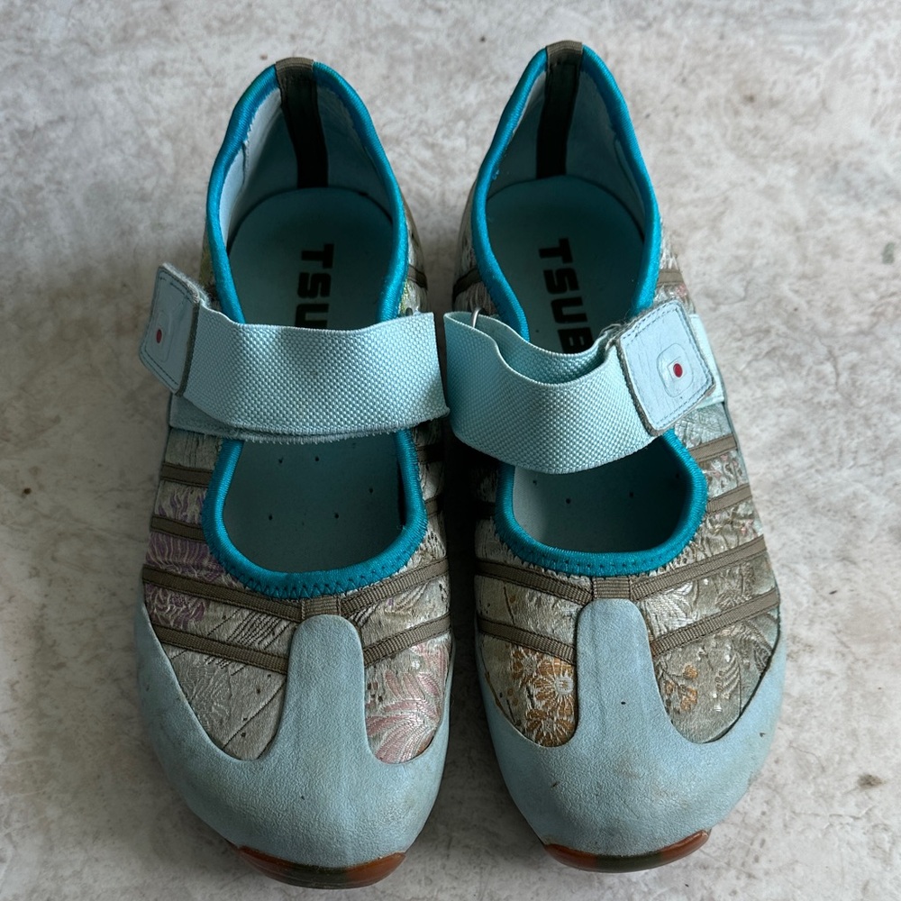 Tsubo WOMENS Pale Blue Floral Mary-Jane Sneakers